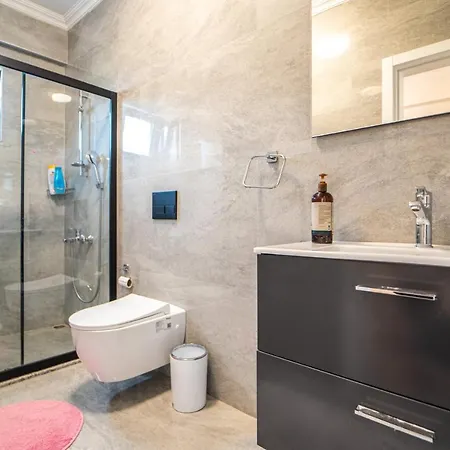 Charming House With Private Pool And View Surrounded By Nature In Lejlighed